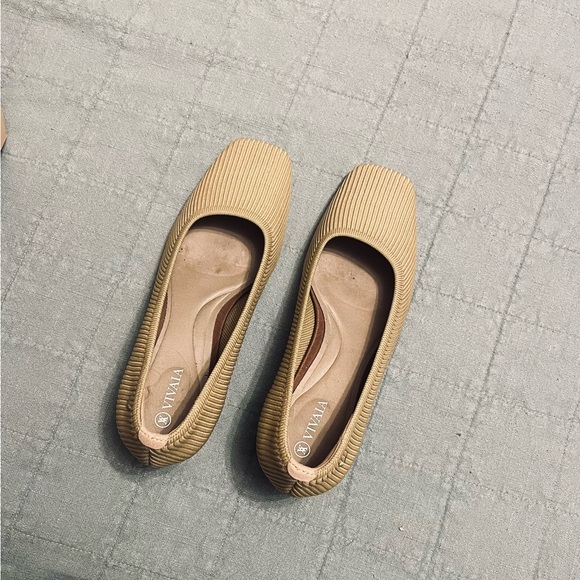 Vivaia Women’s Heels - Picture 3 of 5